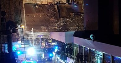 Valparaíso: Casa se derrumba sobre escalera en Cerro Bellavista dejando 6 fallecidos hasta el momento