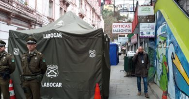 Valparaíso: Casa se derrumba sobre escalera en Cerro Bellavista dejando 6 fallecidos hasta el momento