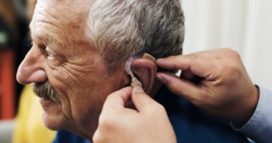 Carrera de Fonoaudiología UC lidera proyecto FONIS de rehabilitación auditiva en adultos mayores