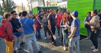 Locatarios de feria navideña de Valparaíso expulsaron a turba de manifestantes