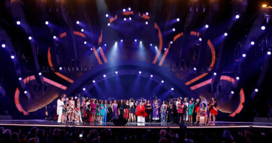 El Monstruo despertó en show de Mon Laferte