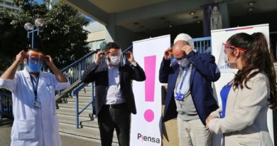 Donan mil escudos faciales al Hospital Carlos Van Buren