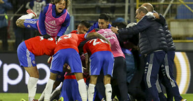 Dos chilenos en el once ideal de Conmebol