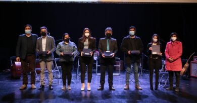 Profesores reciben reconocimiento por años de servicio en educación municipal de Quilpué