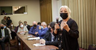 Comerciantes se reúnen con ministro de Economía