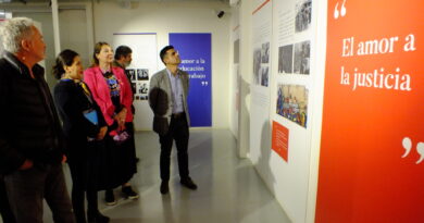 Municipio de Cuidados inaugura exposición que aborda vida y obra de Víctor Jara en Palacio Rioja