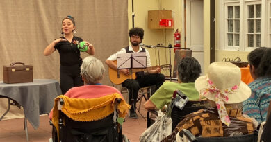 Fundación Las Rosas y Duoc UC realizan exitosas jornadas de musicoterapia y cuentacuentos para estimular la memoria de los residentes