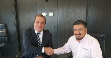 Santo Tomás suscribe convenio para facilitar estudios superiores de los socios de ASECH