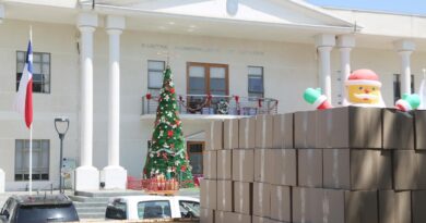 Limache redestina recursos de fuegos artificiales para entregar cajas de alimentos a adultos mayores