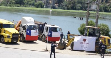 Trabajo de retiro de escombros en zona afectada por incendio se refuerza con equipamiento de Codelco