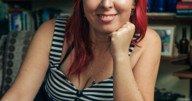 La literatura musical chilena tiene nuevo libro: Johanna Watson lanza “Lado B: entrevistas, crónicas y reportajes musicales”