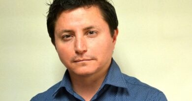 [Opinión] <strong>Vicente Huidobro: El viaje en el paracaídas de la burocracia</strong>