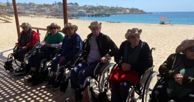 Fundación las Rosas realiza Terapia en arena, técnica que mejora la salud de personas mayores