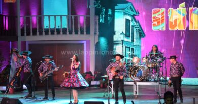 Con un sentido homenaje a los artistas que partieron, inició la noche de clausura de #Olmué2023