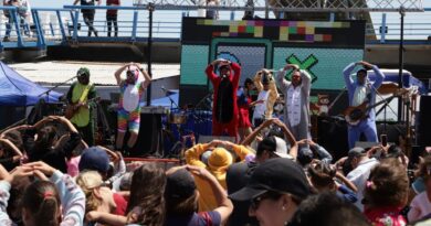 Más de 500 niños, niñas y adultos rieron y bailaron al ritmo de Sinergia Kids y Mystic Chango en Muelle Barón