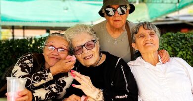 Vuelve seguro obligatorio que permite ayudar a personas mayores