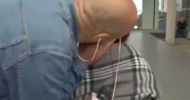 Desvinculan al “Kiwi” de TVN por beso robado a Pamela Leiva