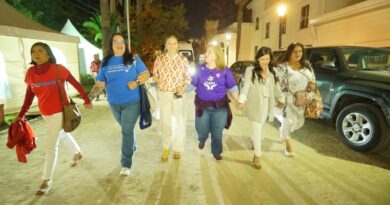 Alcaldesa Ripamonti asiste acompañada de comunidad de personas cuidadoras a segunda jornada del festival de Viña