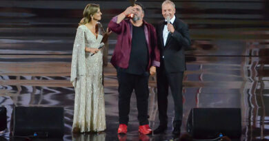 Rodrigo Villegas hizo reir al “monstruo” y se quedó con gaviotas de Oro y Plata