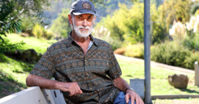 Héctor Noguera, a sus 85 años, asumió la conducción de emblemático programa de 13C: “Estoy vigente gracias a la energía que me entrega la gente”