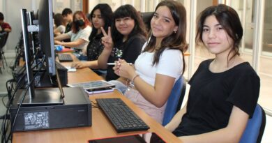 Niñas de 13 a 17 años podrán aprender a desarrollar aplicaciones para teléfonos gratuitamente en la Universidad Santa María