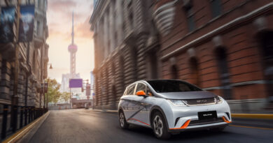 BYD Auto lanzó oficialmente su marca en Chile y presentó su modelo Dolphin, el vehículo eléctrico más económico del mercado nacional