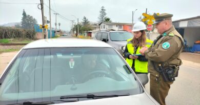 Para, mira y escucha: EFE y Carabineros realizan campaña preventiva en cruces de la provincia de Quillota.