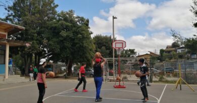 Exitoso taller de básquetbol inclusivo en Quilpué finalizó con entrega de implementos deportivos.