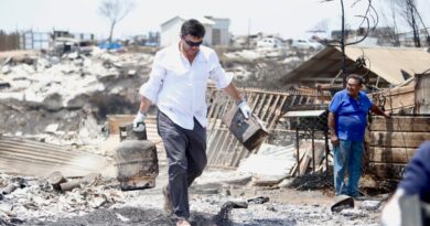 Alcaldes Amuch llegan con mas de 12 mil kilos de alimentos a las comunas afectadas por los incendios.