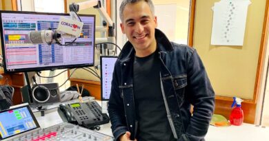 Chanchiguagüi el rey de las tardes radiales celebra éxito histórico en “La Corazón Toca Doble”.