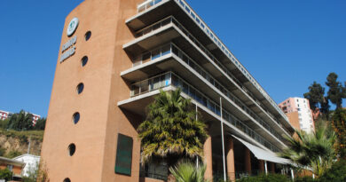 Edificio CFT Santo Tomás, sede Viña del Mar, con logo. Acreditación de excelencia por 6 años.