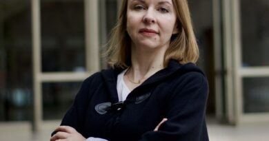 Anna Kowalczyk, Directora Ciencia Política U.Central, autora del análisis sobre estrategias Trump-Putin.