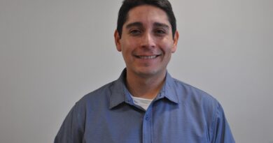 Dr. Fernando Vergara Hernández, veterinario, autor del artículo sobre entrenamiento temprano para prevenir lesiones en caballos de carrera.