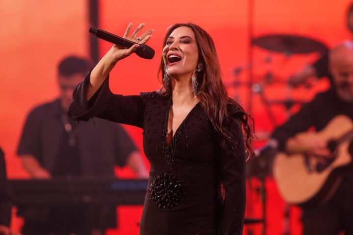 Myriam Hernández arrasa en Viña 2025, cantando con pasión. Se llevó la Gaviota de Platino.