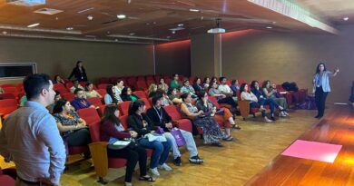 Personal del Hospital Gustavo Fricke en charla de Resiliencia post-incendio Viña del Mar. Apoyo de Calidad de Vida Laboral.