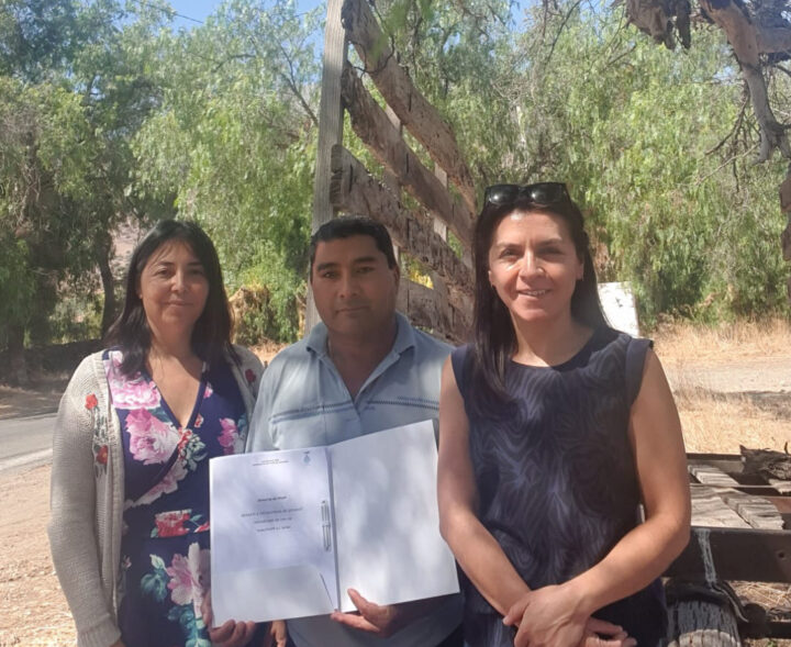 Carolina Leiva (PTI Petorca) entrega informe de gestión y gobernanza del agua a OUA, detallando sus problemas.