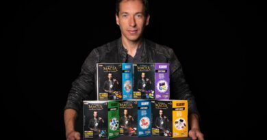 Jean Paul Olhaberry presenta 6 kits de su colección 'El Arte de la Magia' para nuevos ilusionistas.