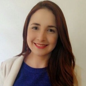 Kemberly Rojas, Product Manager de ZeroQ, sonríe. Lidera en tecnología, rompiendo estereotipos STEM.