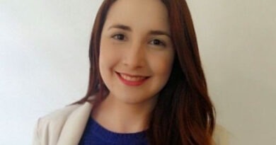 Kemberly Rojas, Product Manager de ZeroQ, sonríe. Lidera en tecnología, rompiendo estereotipos STEM.