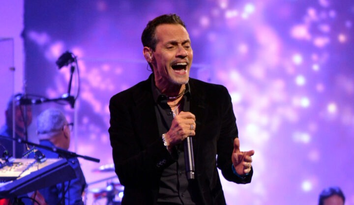 Marc Anthony, emocionado, canta salsa en vivo en la Quinta Vergara. Inicia Viña 2025.