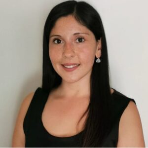 Nicole Revillot, Country Manager TUU, sonríe. Experta en tarjetas prepago, 50 transferencias y formalización de negocios.