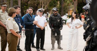 Refuerzo seguridad Viña del Mar: Alcaldesa Ripamonti, General González y equipos presentan 6 nuevas motos todo terreno.
