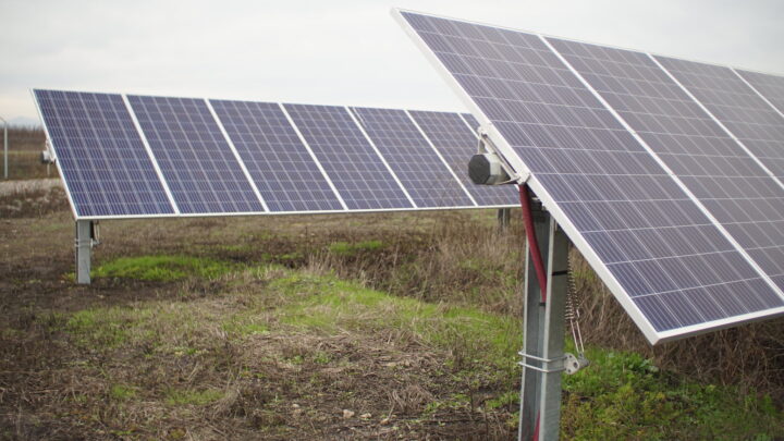 Paneles fotovoltaicos para el concurso Energía Comunitaria Asociativa en Puchuncaví, Quillota y Los Andes.