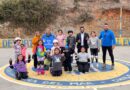 Niños patinando con Esval y Corporación Everton en multicancha de Viña del Mar, celebrando mejoras del Fondo Contigo en Cada Gota.
