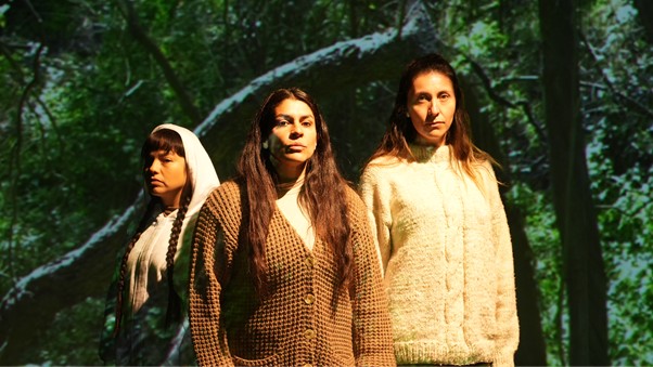 Actrices de Terrápolis: Javiera Mendoza, Daniela Fernández, Andrea Osorio. Obra sobre crisis ambiental Quintero-Puchuncaví.