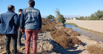 Autoridad Sanitaria y MMA inspeccionan el relave Encón en San Felipe, evaluando riesgo ambiental junto al estero Quilpué.