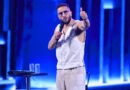 Pastor Rocha sorprende en el Festival de la Canción con una presentación marcada por la reflexión y la emoción