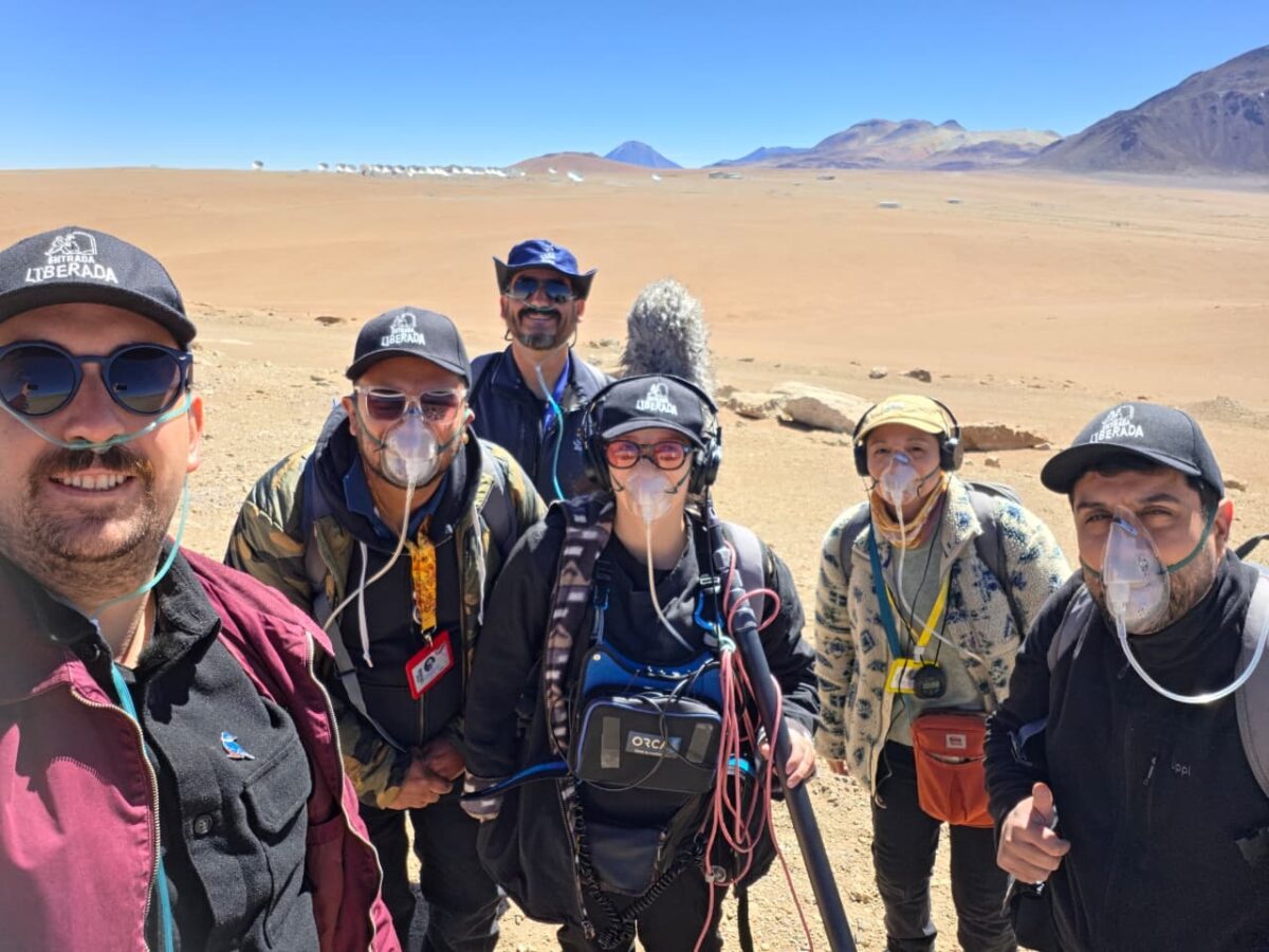 Nicolás Rojas Inostroza en el Observatorio ALMA a 5.000 metros de altura en el Desierto de Atacama.
