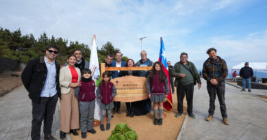 Inauguración del Mirador Esperanza construido con silicato de hierro en Horcón, Puchuncaví.