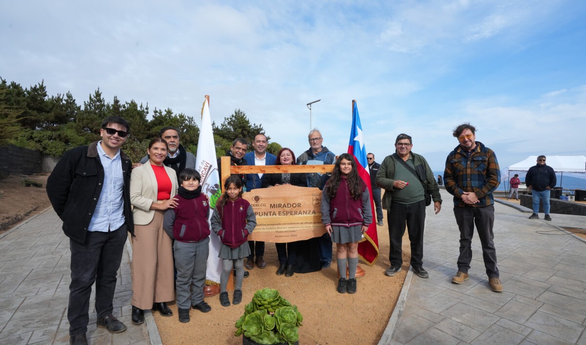 Inauguración del Mirador Esperanza construido con silicato de hierro en Horcón, Puchuncaví.